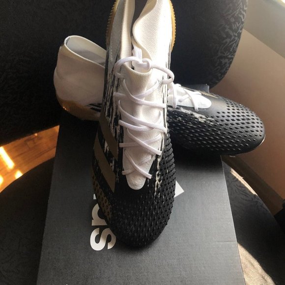 Soccer cleats